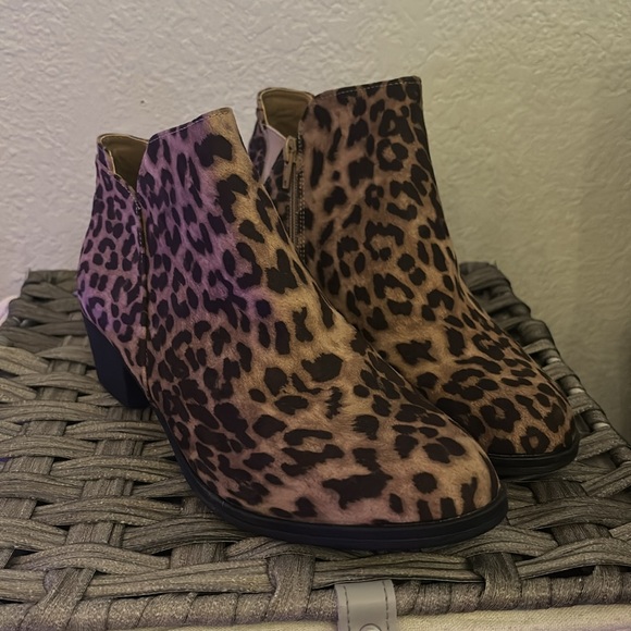 Leopard Heel Boots Women's size 10W cloudwalkers by avenue - Picture 7 of 12